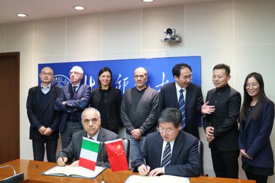 PECHINO_FrancescoAdornato_ZuoyuZhou_FIRMA.jpg