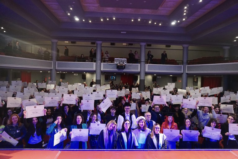 Image - UniMc, i Graduation Day si tingono del bianco della lotta alla violenza